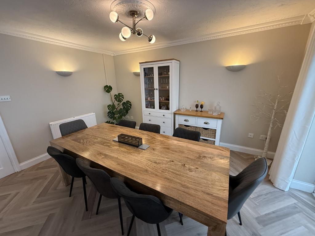Lounge/Dining Room