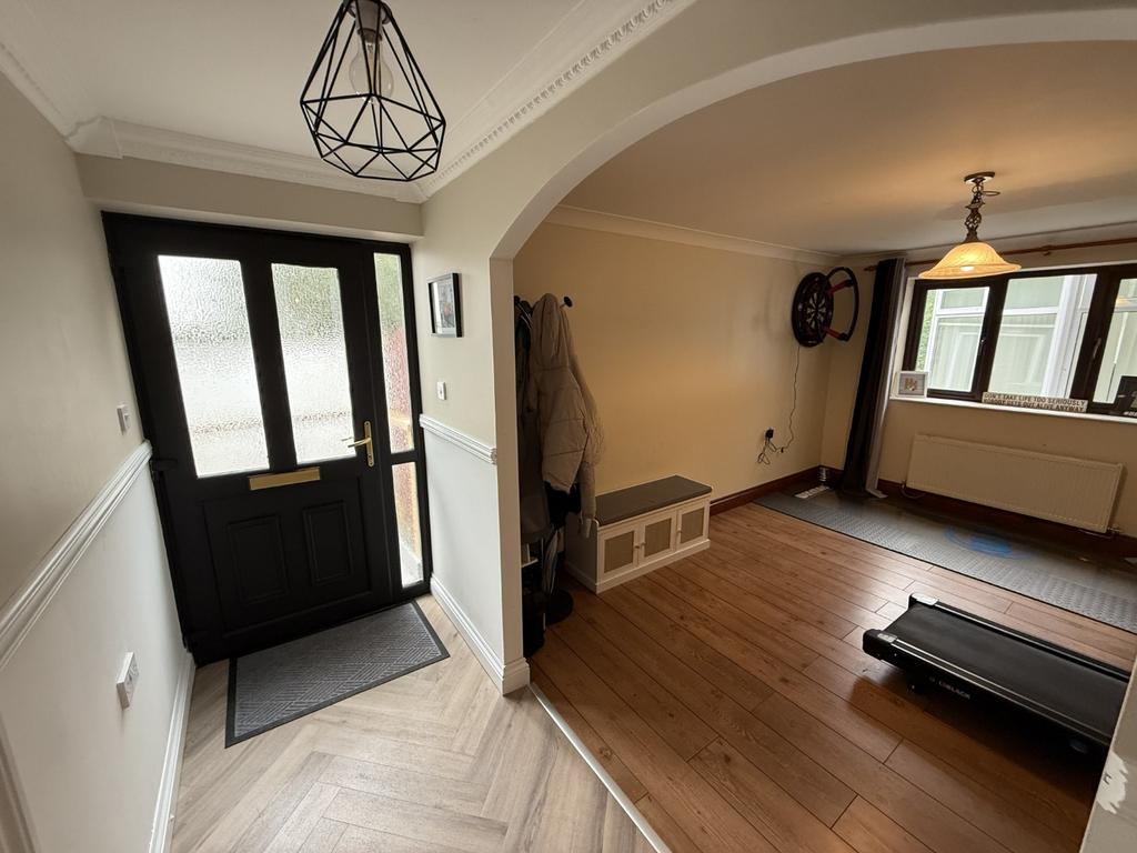 Impressive  L shaped Entrance Hall