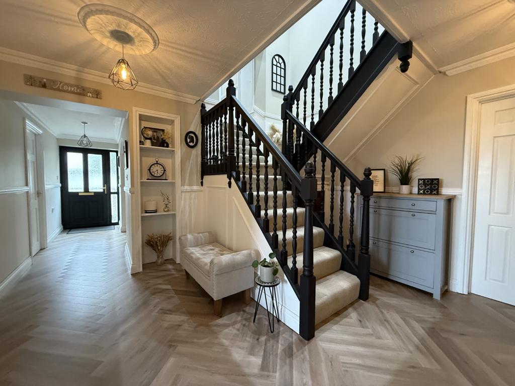 Impressive  L shaped Entrance Hall