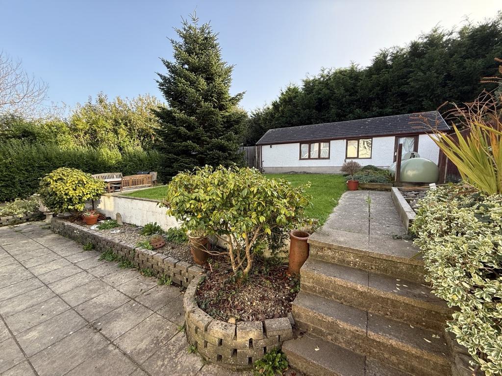 Detached Garage &amp; Workshop