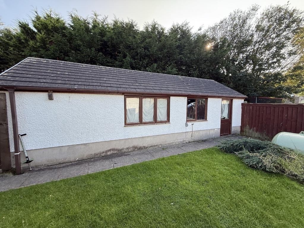 Detached Garage &amp; Workshop