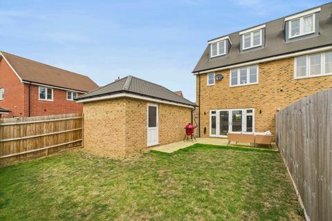 undefined, Halifax Green, Haddenham