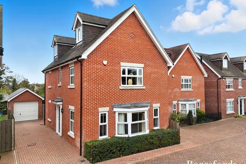 4 bedroom detached house for sale, Hamilton Gardens, Braintree, CM7