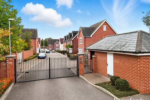 4 bedroom detached house for sale, Hamilton Gardens, Braintree, CM7