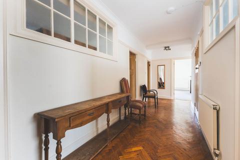 4 bedroom flat to rent, Broadlands Mansions, Broadlands Avenue, SW16