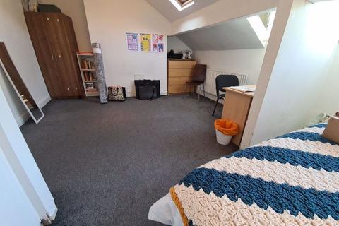 3 bedroom house to rent, Brudenell Road, Leeds LS6