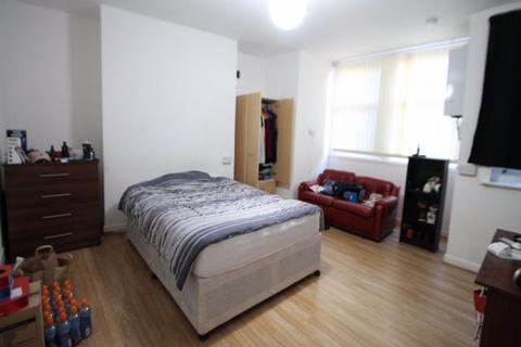 3 bedroom house to rent, Brudenell Road, Leeds LS6