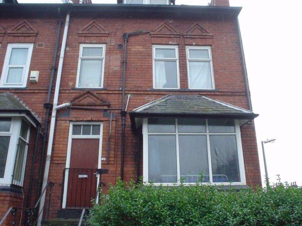 A charming view of the front exterior of a trad...