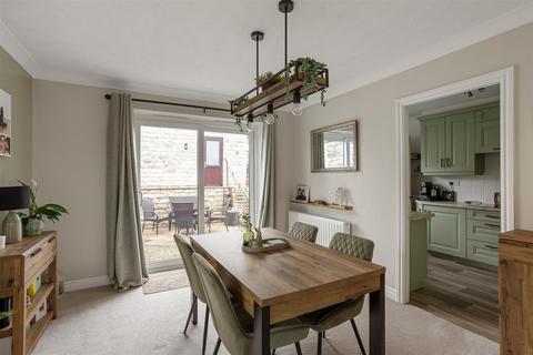 1 Castelo Grove, Pickering, YO18 7JU