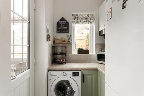 1 Castelo Grove, Pickering, YO18 7JU