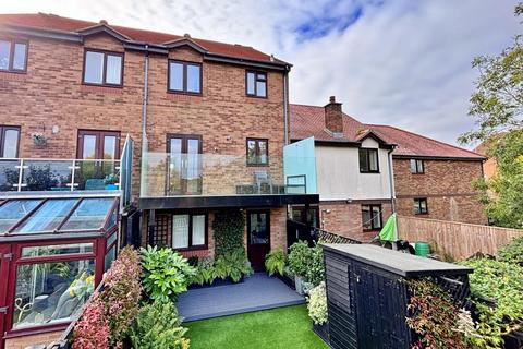 4 bedroom terraced house for sale, Waldren Close, Poole BH15