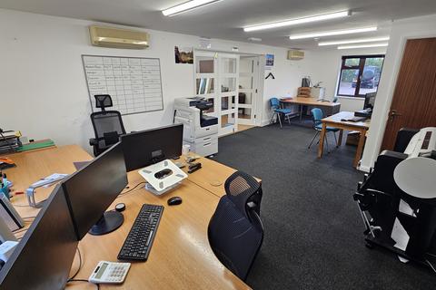Industrial unit to rent - Rosebery Mews, Mentmore LU7