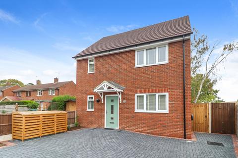 3 bedroom semi-detached house for sale, Parnell Close, Abbots Langley, WD5