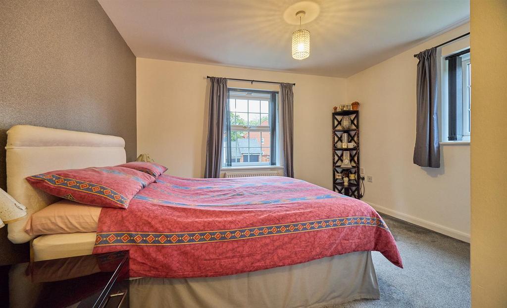 Bedroom One to front &#39;L - shape&#39;