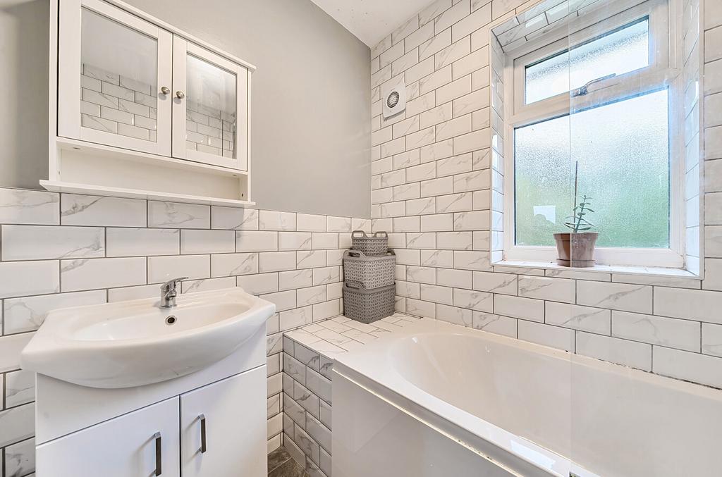 Bathroom Image 2