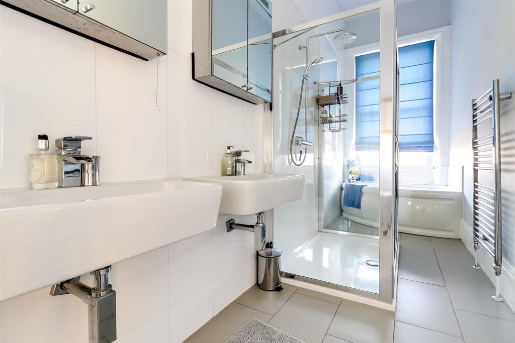 Bathroom (2).jpg