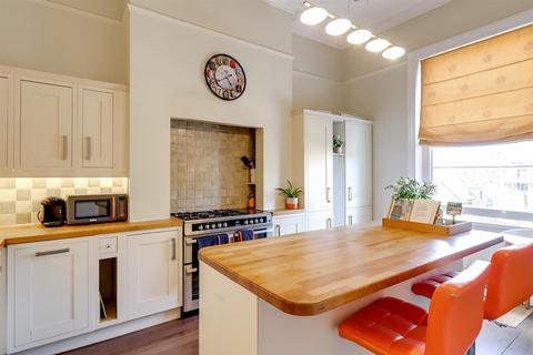 4 bedroom flat to rent, Tivoli, Cheltenham