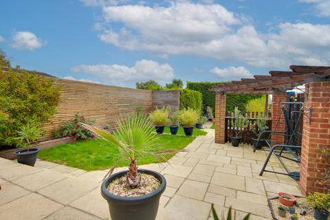 undefined, SHOLING! LOOK AT THAT GARDEN! EXTENDED! A MUST SEE!