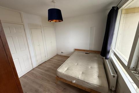 Highcliffe Drive, London SW15