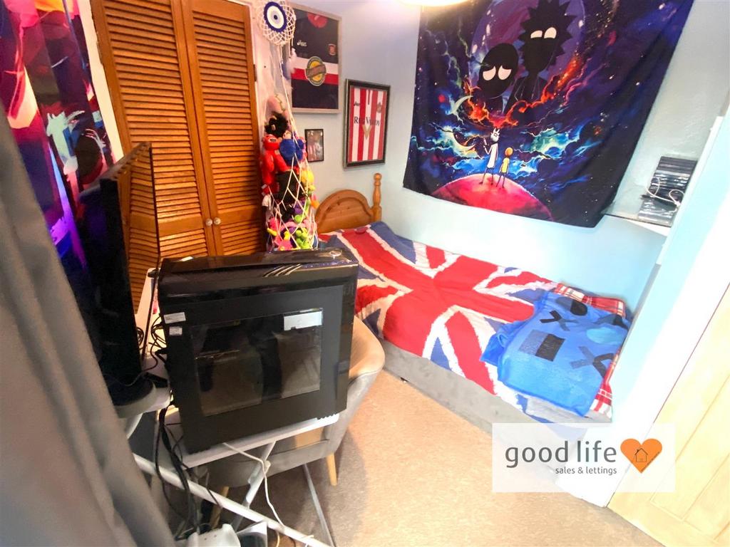 20251010 103210421 i OS8 Thornholmeclose.jpg