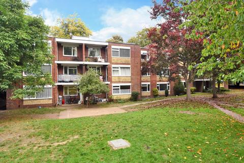 2 bedroom apartment for sale, Woodcote Road, Wallington, SM6