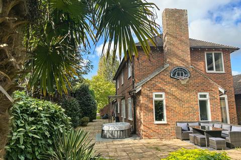 Old Place, Aldwick