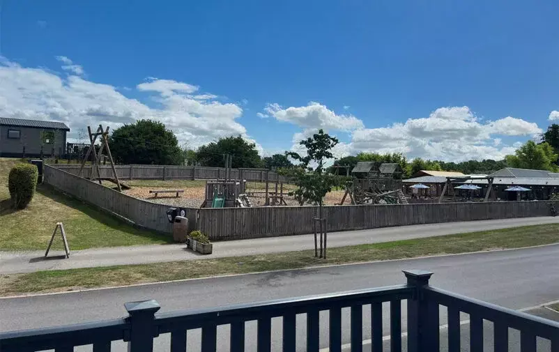 Outlook Edit Web 1 802x505 F50 50