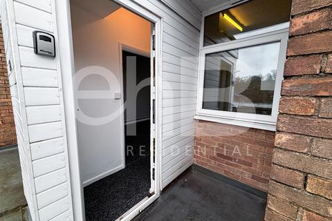 2 bedroom flat to rent, St. John's, Warwick