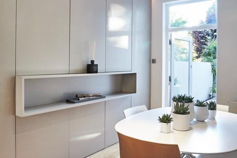 2 bedroom end of terrace house to rent, St. Marks Place, Windsor, SL4