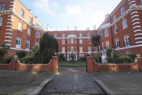 1 bedroom in a flat share to rent, Elgin Avenue, London W9
