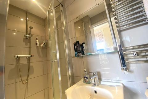 1 bedroom in a flat share to rent, Elgin Avenue, London W9