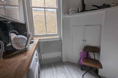 1 bedroom in a flat share to rent, Elgin Avenue, London W9