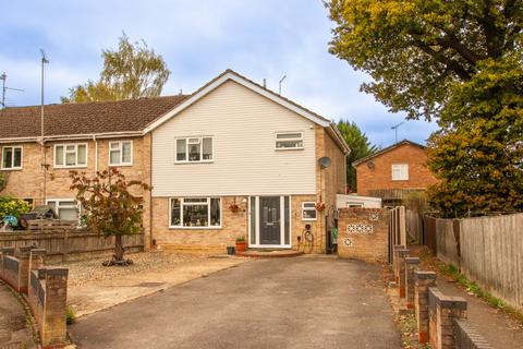 Lilac Close, Reading RG8