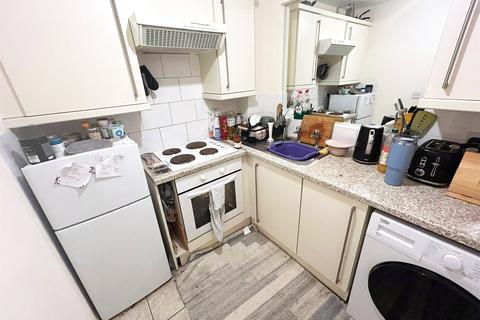 2 bedroom apartment to rent, Poplar Close, Bracknell, Berkshire, RG12