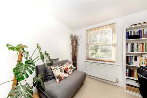 2 bedroom flat to rent, Batoum Gardens, London W6