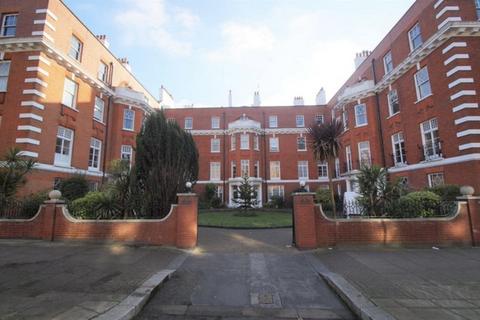 1 bedroom in a flat share to rent, Elgin Avenue, London W9