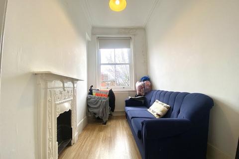 1 bedroom in a flat share to rent, Elgin Avenue, London W9