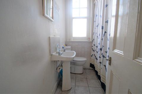 1 bedroom in a flat share to rent, Elgin Avenue, London W9