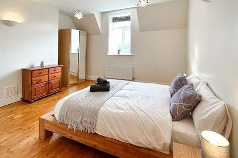3 bedroom flat to rent, Carlton Road, Manchester, Greater Manchester, M16