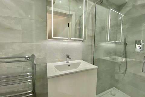 3 bedroom terraced house to rent, Clevedon Gardens, Hayes, Middlesex, UB3 1RE