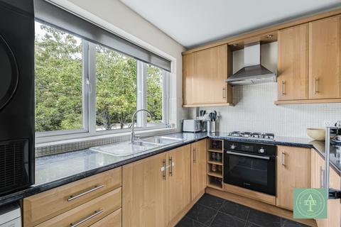 Chaseville Park Road, Winchmore Hill, London, N21