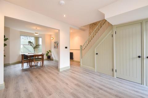 4 bedroom terraced house for sale, Manor Road, Hastings