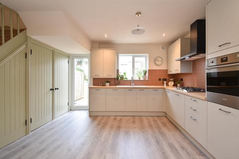 4 bedroom terraced house for sale, Manor Road, Hastings