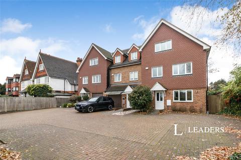 5 bedroom semi-detached house to rent, Hersham Road, Hersham, Walton-on-Thames, KT12