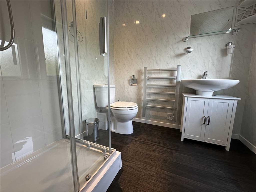 Bedroom with ensuite