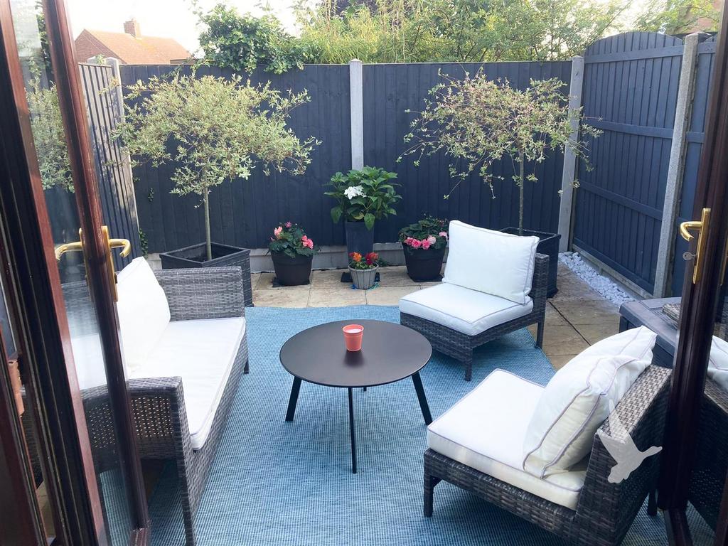 12 Rear Garden.jpg