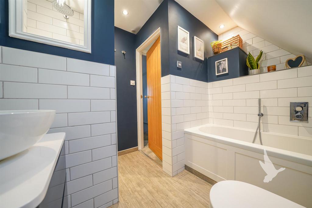7 Bath.jpg