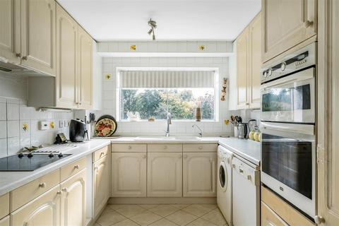 2 bedroom apartment for sale, West Hill, Oxted