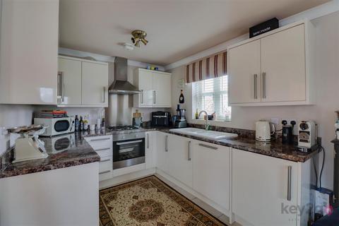 2 bedroom flat for sale, Vicarage Walk, Clowne, Chesterfield, S43
