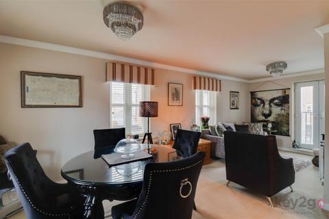 2 bedroom flat for sale, Vicarage Walk, Clowne, Chesterfield, S43